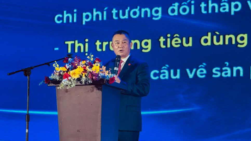 Ông Mậu Nhân Lại phát biểu tại diễn đàn. Ảnh: ĐÌNH DƯ