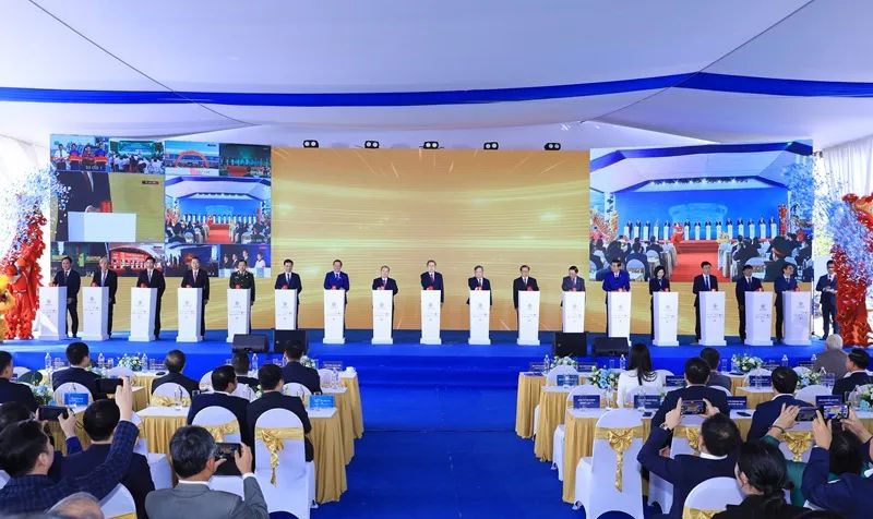 Lễ khởi công Dự án Trục đại lộ cảnh quan sông Hồng.