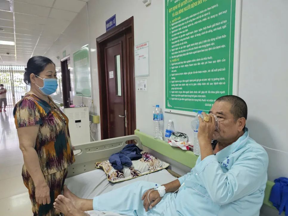 Hiện nhiều bệnh nhân vẫn đang được theo dõi sức khỏe. Ảnh: Nguyễn Long