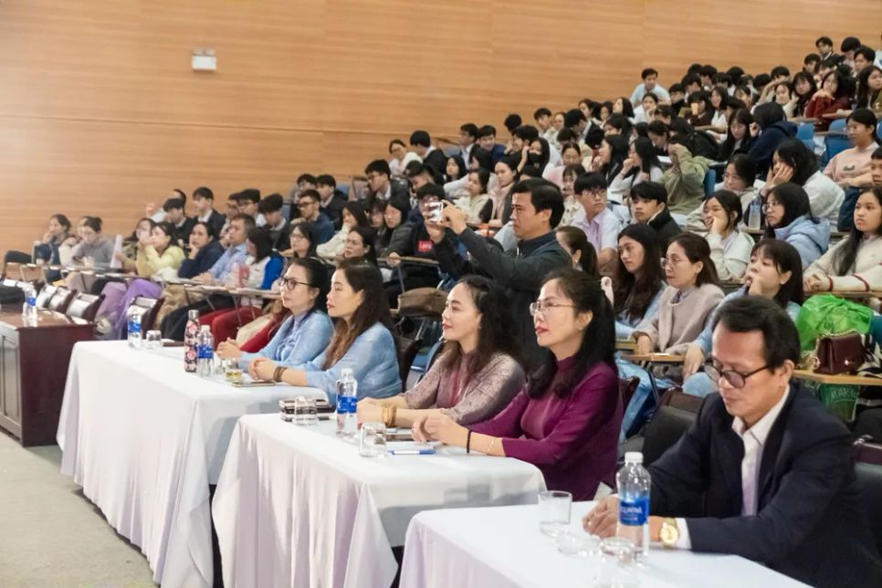 Từ lớp học Ngữ văn đến không gian văn hóa sống động