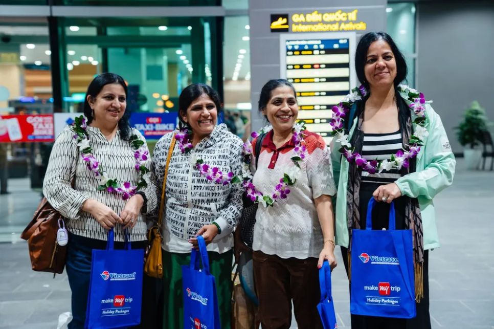 Du khách Ấn Độ rạng rỡ đặt chân đến Phú Quốc qua chuỗi chuyến bay charter