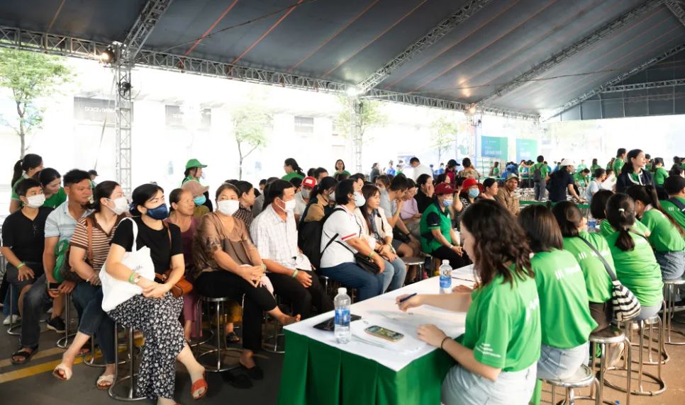 Bên cạnh người lớn tuổi, người lao động phổ thông, chương trình tập trung vào nhóm người trẻ từ 25-45 tuổi. Ảnh: <span style=