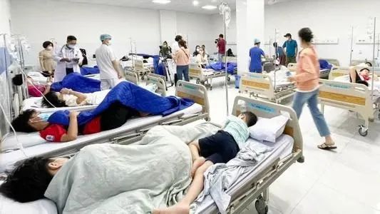 Một vụ ngộ độc thực phẩm làm nhiều người nhập viện