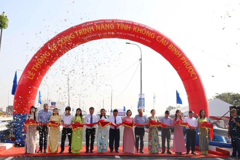 Thông xe cầu Bình Phước 1 sau 2 tháng thi công nâng tĩnh không