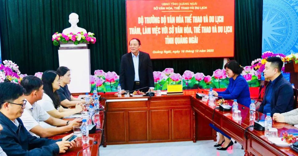 Ông Nguyễn Văn Hùng, Bộ trưởng Bộ VH-TT-DL làm việc với Sở VH-TT-DL Quảng Ngãi, kỳ vọng giúp địa phương có nhiều giải pháp phát triển du lịch bền vững