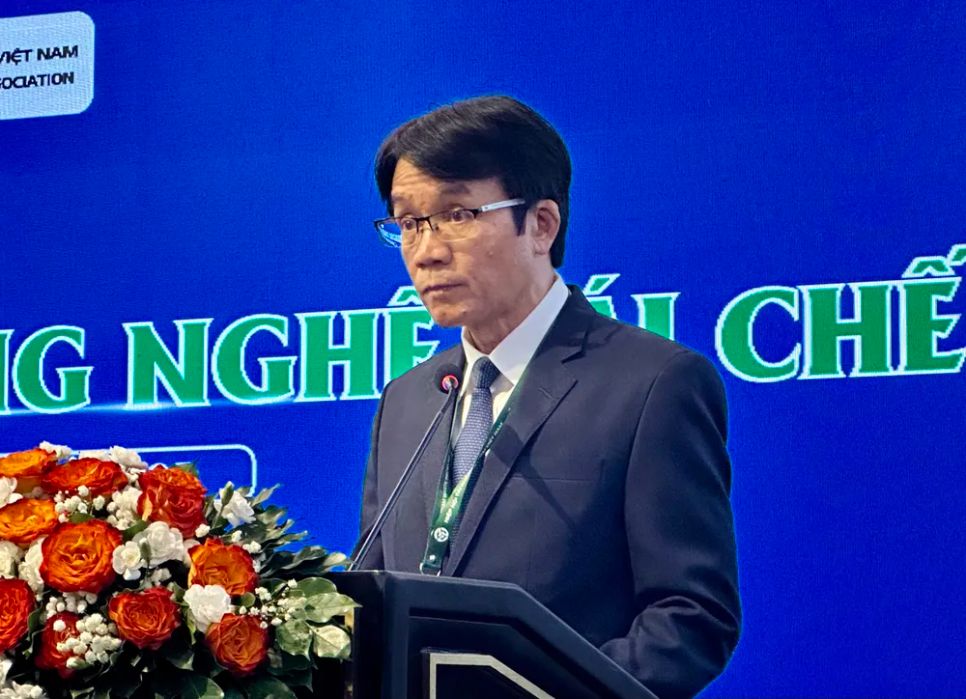 Ông Trần Việt Anh, Chủ tịch Hiệp Hội Tái chế chất thải Việt Nam kiêm Viện Trưởng Viện Khoa học Công nghệ tái chế phát biểu tại buổi lễ. Ảnh: THANH HIỀN