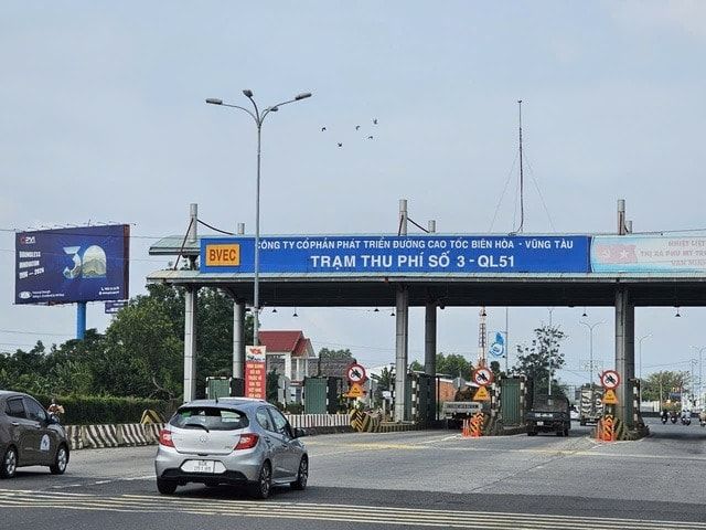 Trạm thu phí T3 trên quốc lộ 51, đoạn thuộc TP.HCM. Ảnh: Nguyễn Long