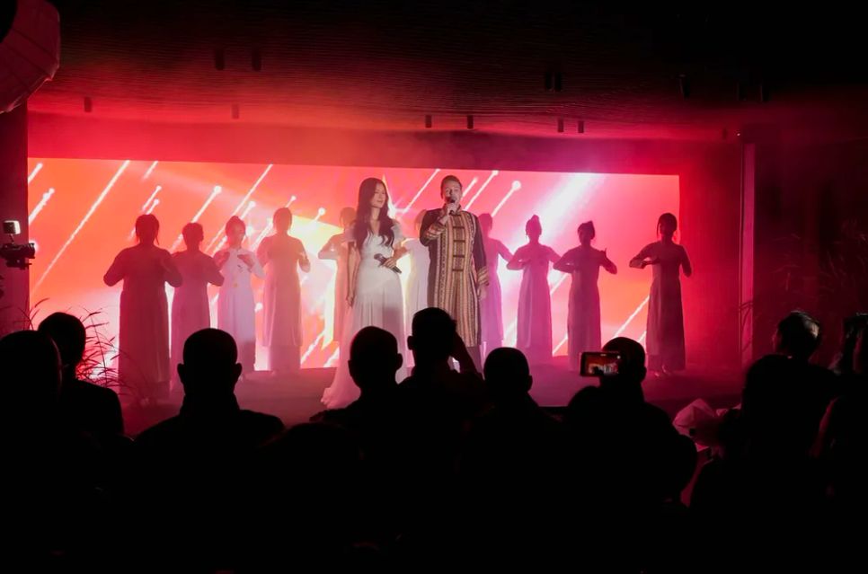 Phúc Anh và ca sĩ Kyo York