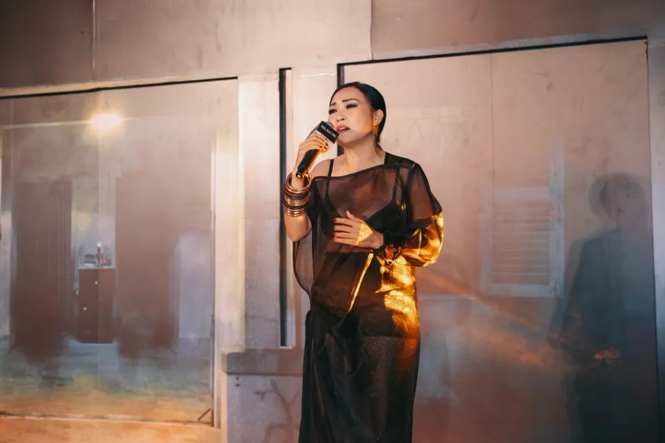 <i>Ca sĩ Phương Thanh có phần trình diễn nhạc phim đầy xúc động. Ảnh: ĐPCC</i>