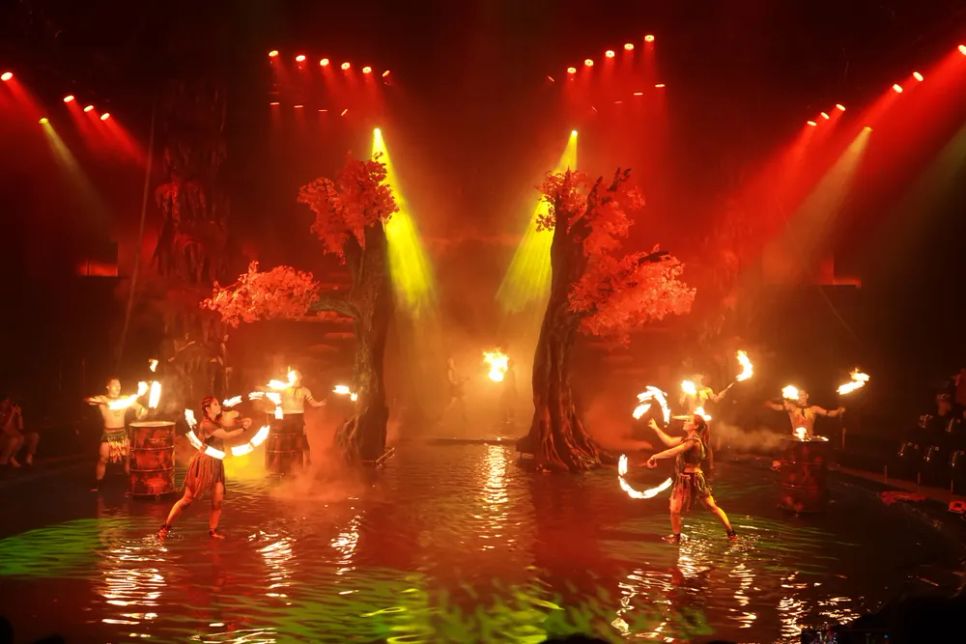 Màn trình diễn với lửa gay cấn, cuốn hút khán giả. Ảnh: THÚY BÌNH