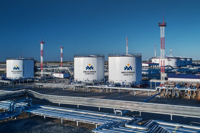 Thị trường dầu nhích lên nhờ tăng trưởng kinh tế Mỹ vượt kỳ vọng. Ảnh: Gazprom-Neft