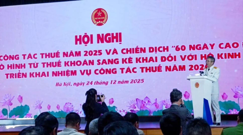 Ông Mai Xuân Thành, Cục trưởng Cục Thuế, phát biểu báo cáo tại hội nghị, chiều 24-12. Ảnh: LƯU THỦY