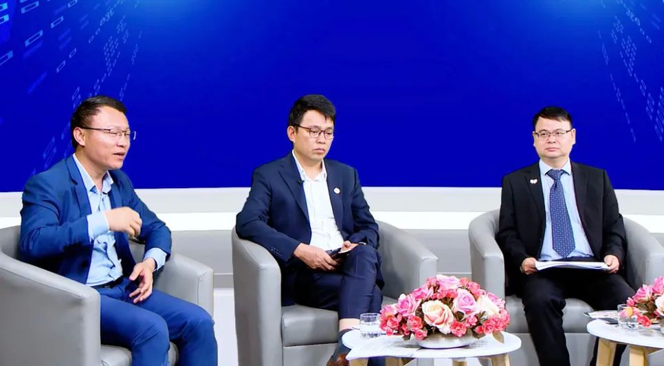 Các đại biểu tham gia tọa đàm về xuất khẩu sản phẩm OCOP ngày 24-12