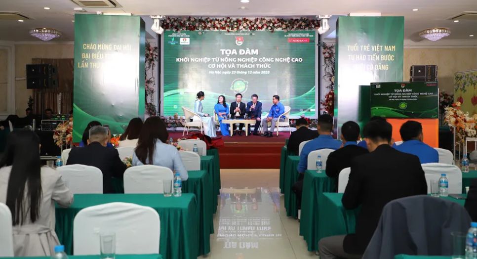 Tọa đàm với chủ đề: “Khởi nghiệp từ nông nghiệp công nghệ cao, cơ hội và thách thức”, ngày 25-12, tại Hà Nội