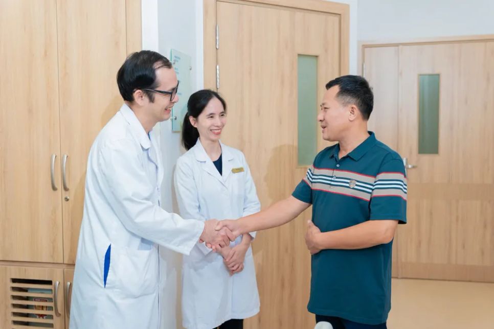 Bố bệnh nhân gửi lời cảm ơn đến đội ngũ bác sĩ Vinmec Central Park.