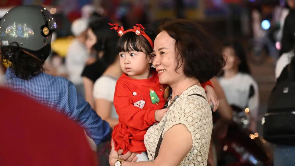 Người dân TPHCM đón đêm Giáng sinh ấm áp