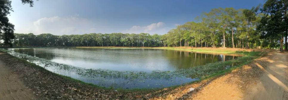 Ao Bà Om hiện là điểm đến thu hút đông đảo du khách tham quan trải nghiệm. Ảnh: TÍN HUY