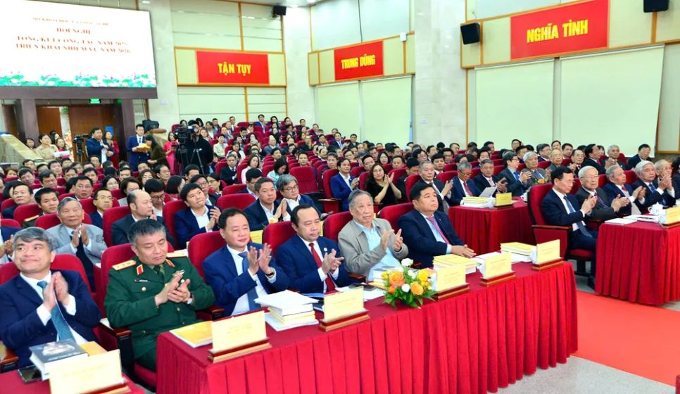 Phó Thủ tướng Nguyễn Chí Dũng và các đại biểu dự hội nghị. Ảnh: T.B