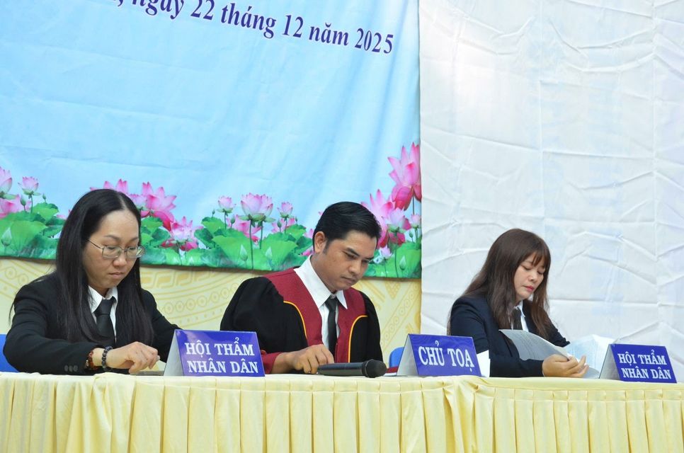 Trọng tài viên Nguyễn Nữ Việt tham gia các hoạt động tuyên truyền, phổ biến, giáo dục pháp luật cho cộng đồng.