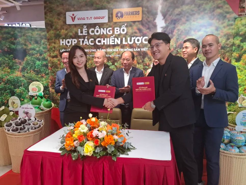 Vina T&T Group ký kết hợp tác chiến lược với hệ thống bán lẻ Farmers Market, cung ứng các sản phẩm trái cây đạt chuẩn xuất khẩu quốc tế phục vụ trực tiếp người tiêu dùng Việt Nam