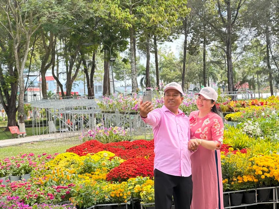 Độc đáo bản đồ Việt Nam kết tinh từ 1.000 giống hoa tại Sa Đéc