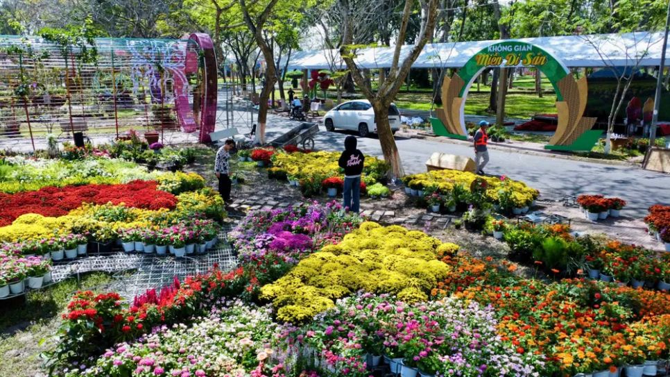 Độc đáo bản đồ Việt Nam kết tinh từ 1.000 giống hoa tại Sa Đéc