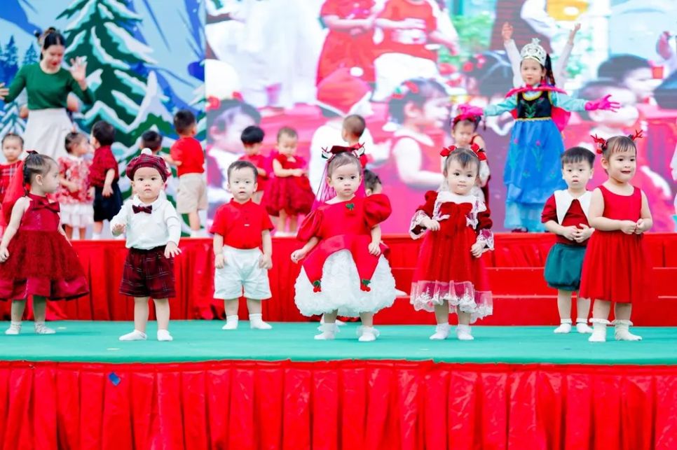 Các em học sinh bậc Mầm non gây ấn tượng với nét diễn hồn nhiên Các em học sinh bậc Mầm non gây ấn tượng với nét diễn hồn nhiên