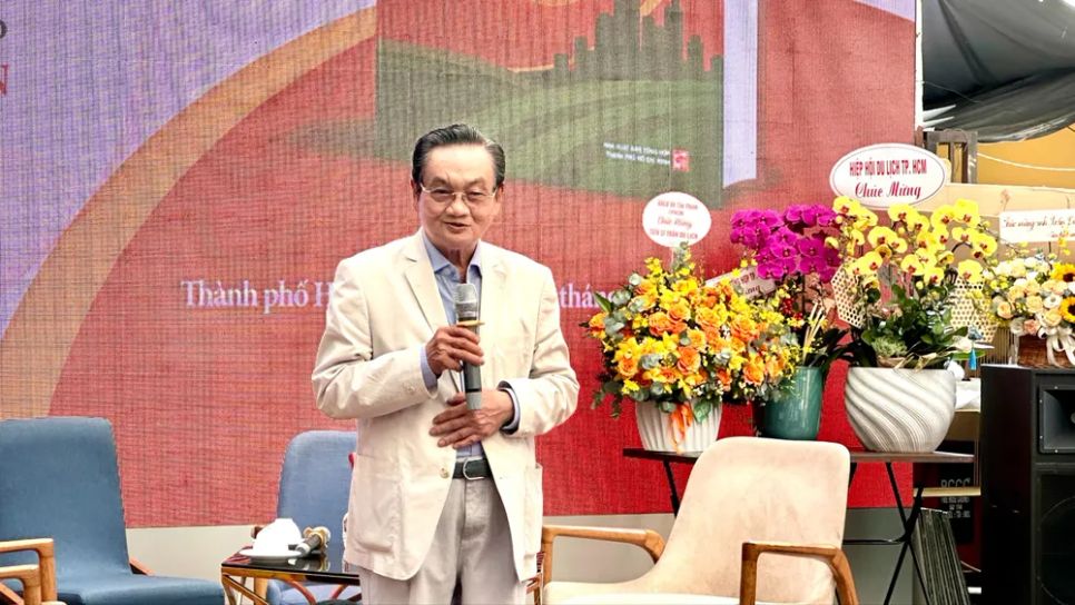 TS Trần Du Lịch chia sẻ tại chương trình. Ảnh: HỒ SƠN