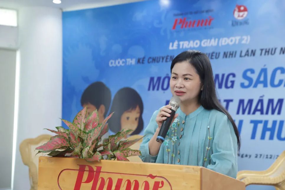 Bà Phạm Thị Vân Anh, Phó Tổng Biên tập Báo Phụ nữ TPHCM, phát biểu tại lễ trao giải. Ảnh: BTC