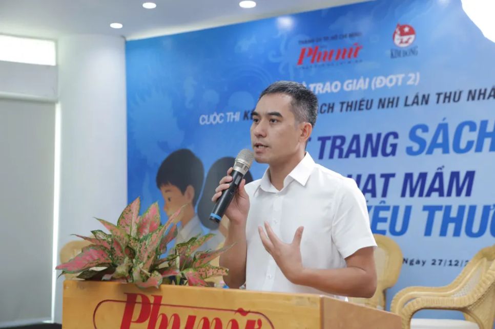 Nhà văn Văn Thành Lê chia sẻ về chất lượng của các bài dự thi. Ảnh: BTC