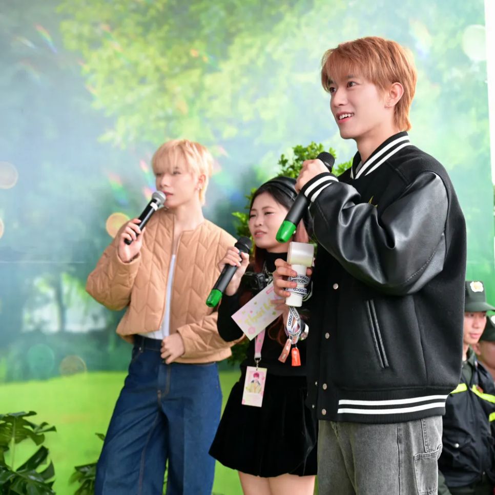 Các nghệ sĩ trẻ tham gia trong phim háo hức với trải nghiệm mới. Ảnh: BTC