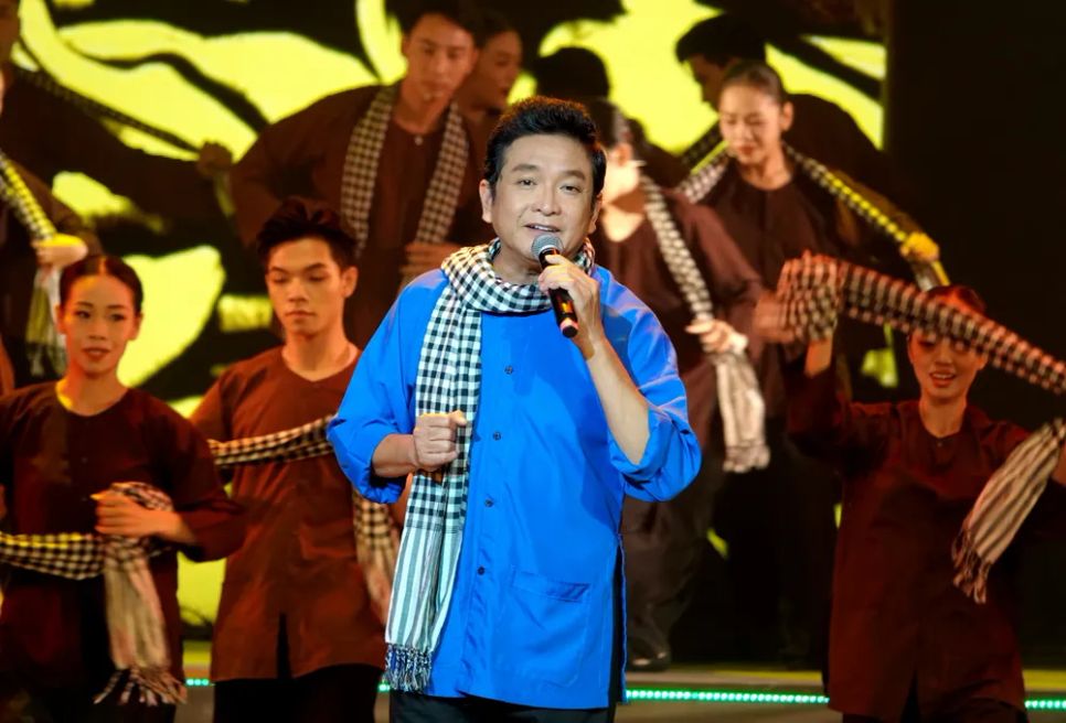 NSND Trọng Phúc biểu diễn ca khúc 