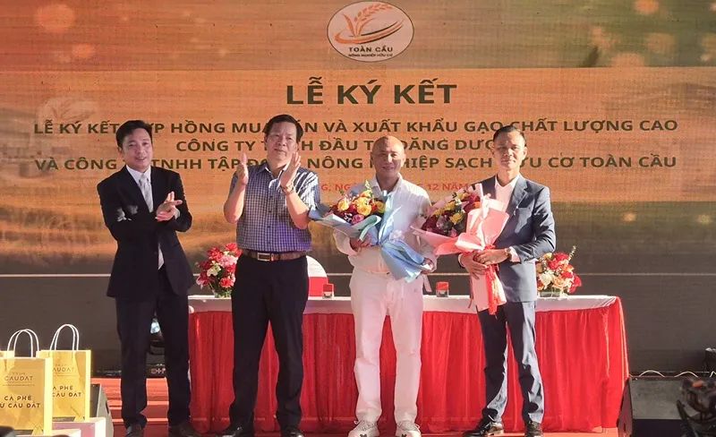 Công ty Toàn Cầu ký kết hợp đồng với các đối tác.