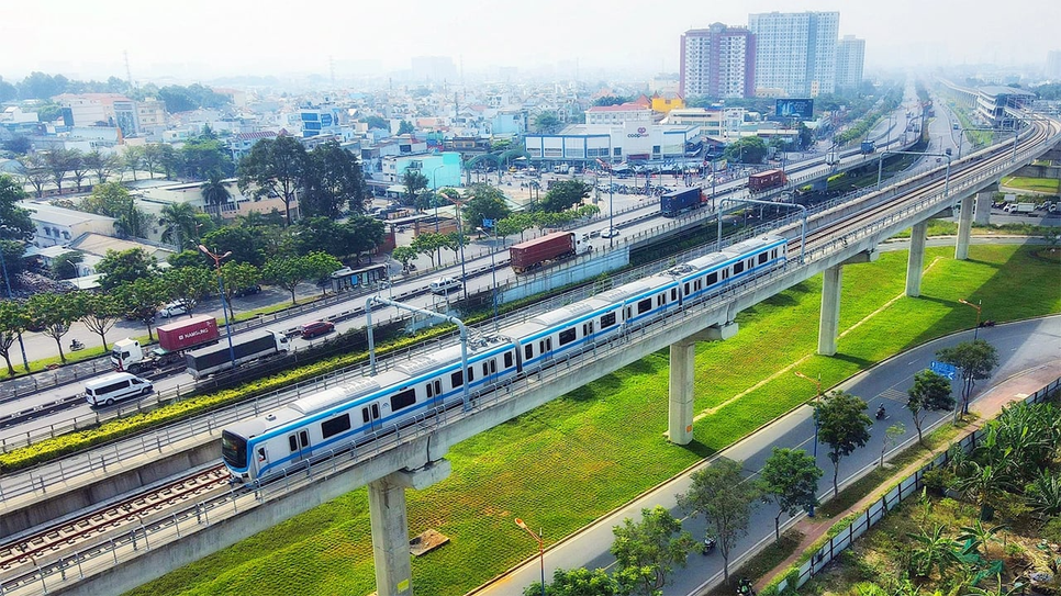 Người dân TP.HCM được đi xe buýt, metro miễn phí dịp Tết Dương lịch