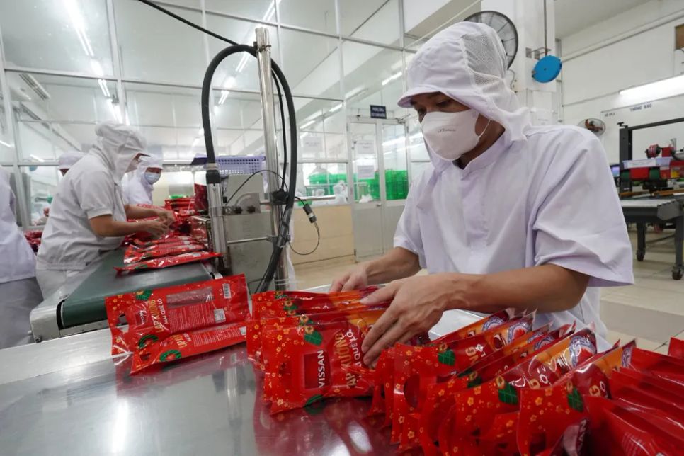 Sản xuất hàng tết tại Công ty VISSAN