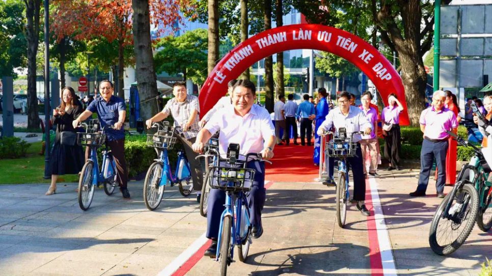 TPHCM khánh thành làn ưu tiên xe đạp trên đường Mai Chí Thọ