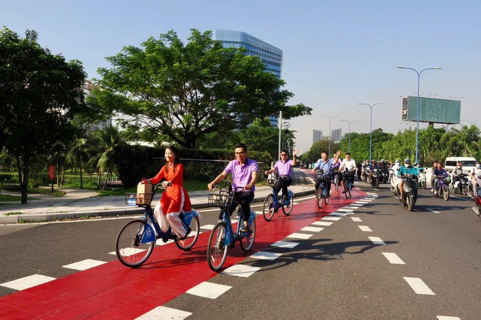 TPHCM khánh thành làn ưu tiên xe đạp trên đường Mai Chí Thọ