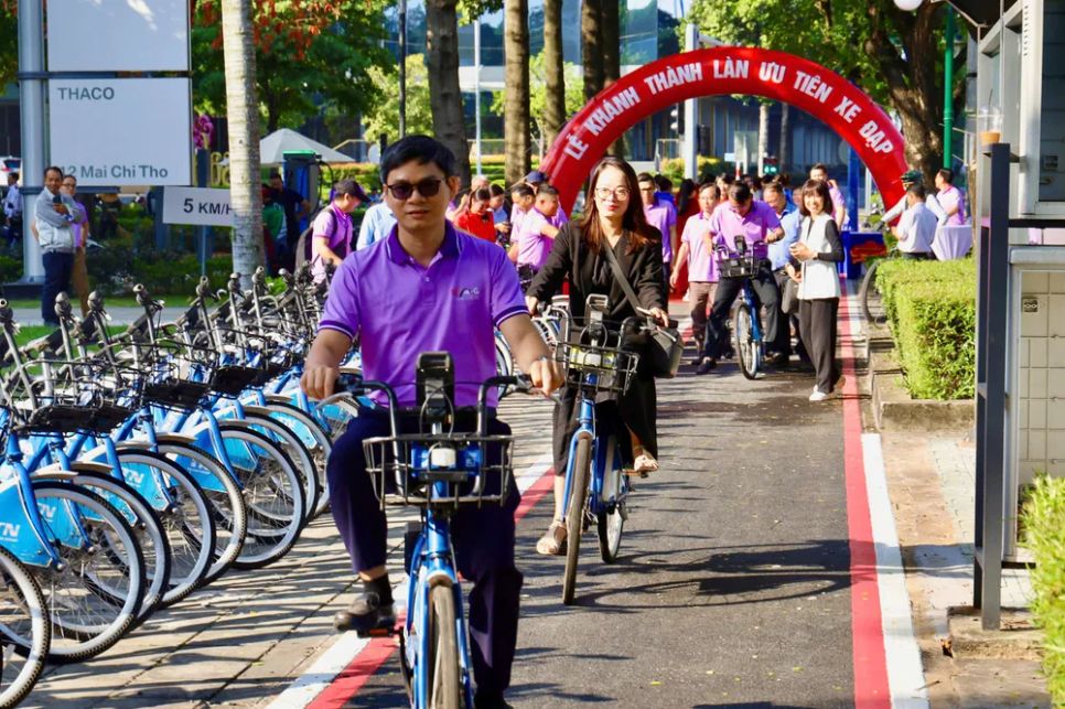 TPHCM khánh thành làn ưu tiên xe đạp trên đường Mai Chí Thọ