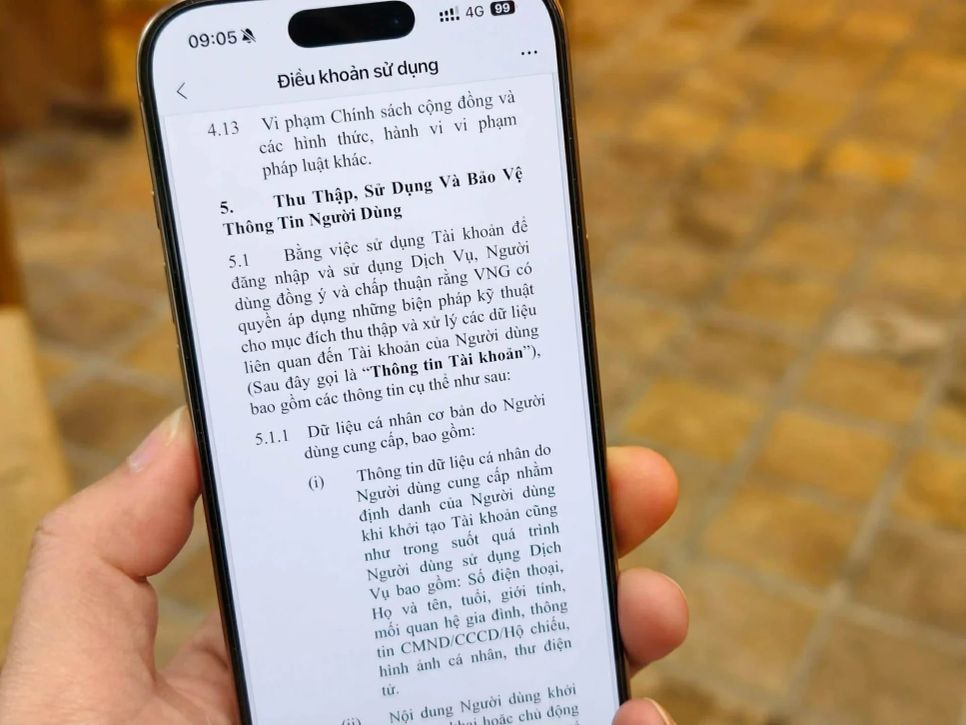 Việc Zalo chỉ đưa ra lựa chọn “đồng ý tất cả” khiến nhiều chuyên gia lo ngại rằng điều này đi ngược tinh thần của pháp luật sắp có hiệu lực