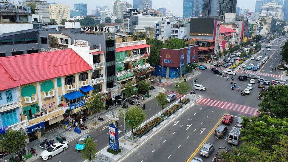 Đường Lê Lợi sau khi được chỉnh trang. Ảnh: PLO Đường Lê Lợi sau khi được chỉnh trang. Ảnh: PLO