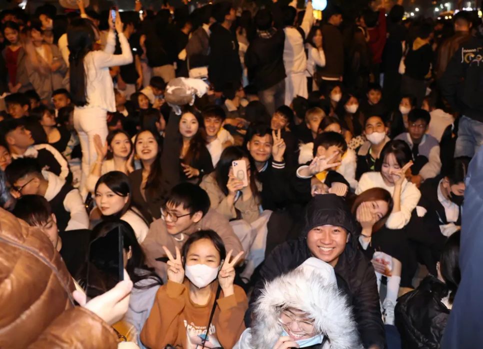 Hà Nội rực rỡ pháo hoa chào đón năm mới 2026