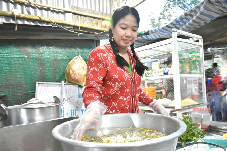 Chợ mây trên 'nóc nhà' miền Tây