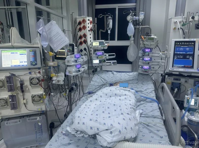 Bệnh nhi 2 tuổi phải lọc máu liên tục vì bệnh tay chân miệng nặng