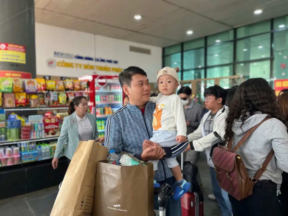 Miền Trung nhộn nhịp đón khách 'xông đất' 