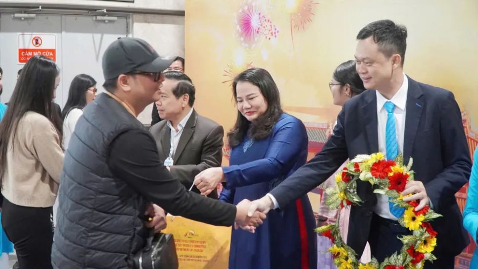 Miền Trung nhộn nhịp đón khách 'xông đất' 