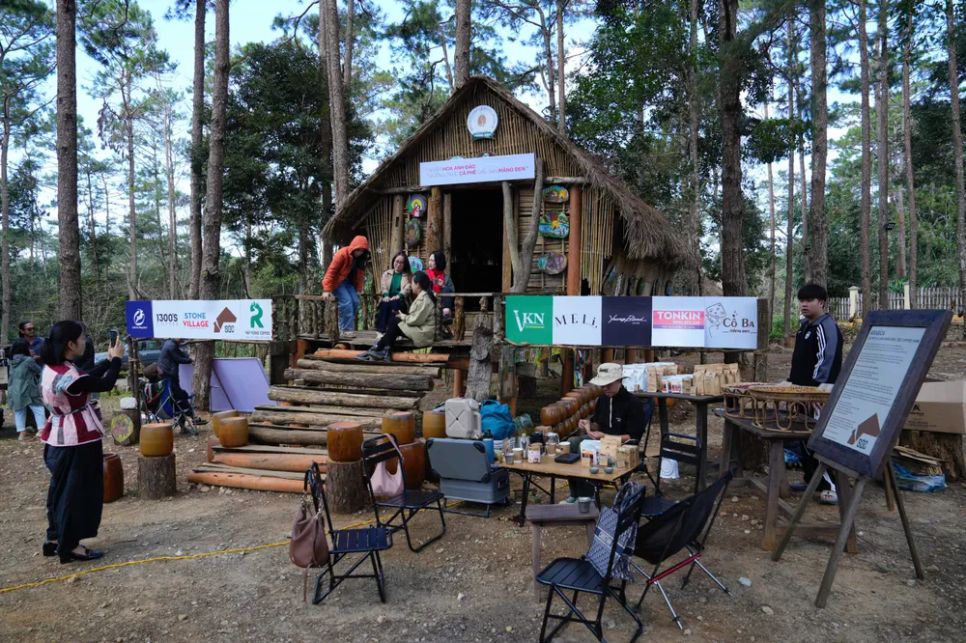 Quảng Ngãi: Du khách ùn ùn đổ về Măng Đen ngày đầu năm mới