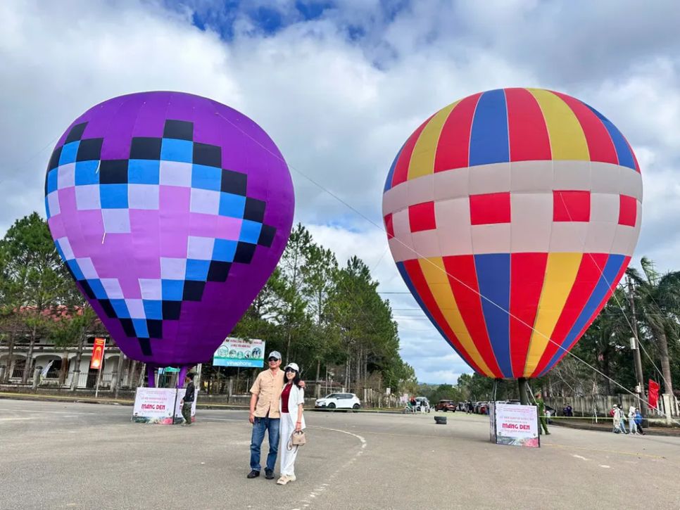 Quảng Ngãi: Du khách ùn ùn đổ về Măng Đen ngày đầu năm mới