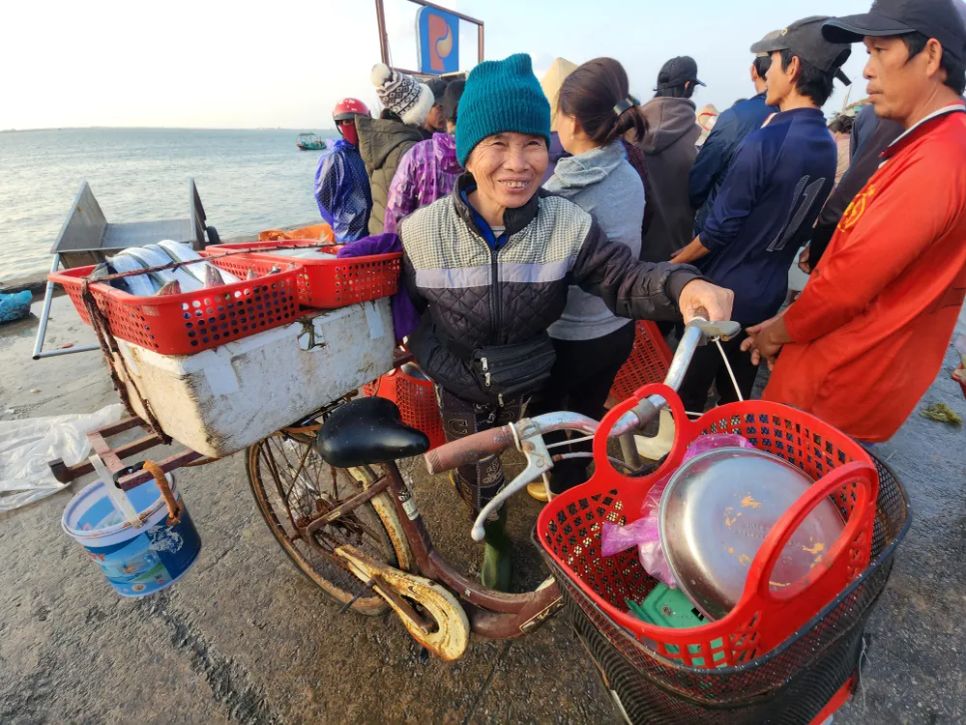 Ngư dân miền Trung vươn khơi trúng 