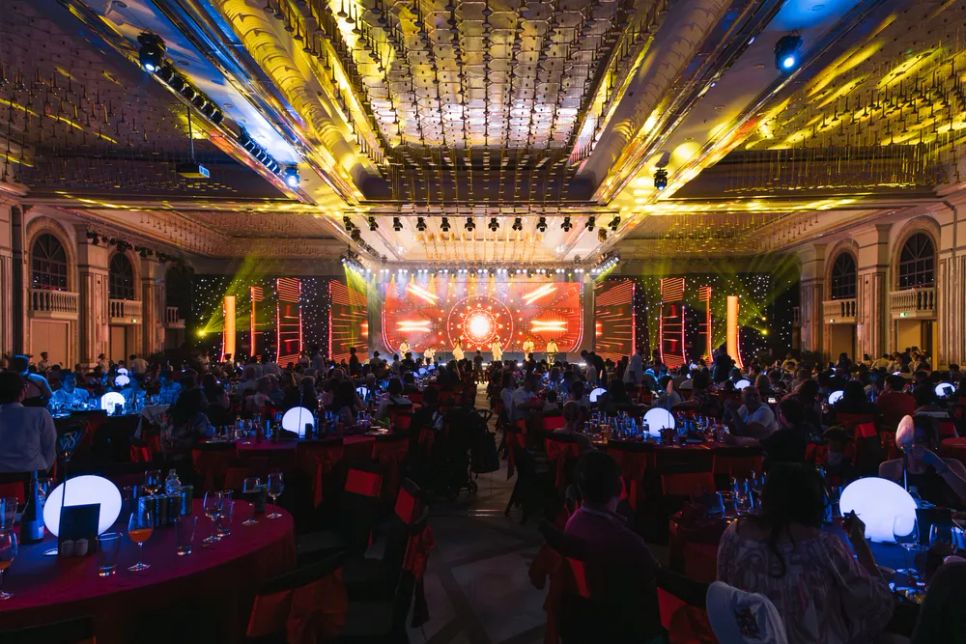 Không khí countdown 2026 rực rỡ ánh sáng, rộn ràng âm thanh và rạo rực cảm xúc tại các trung tâm lễ hội hệ thống Vingroup