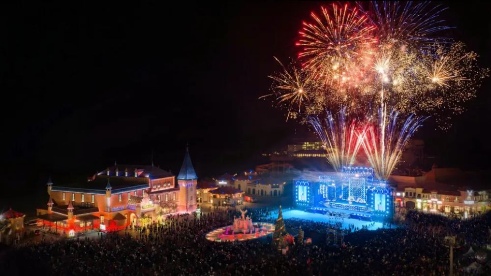 Không khí countdown 2026 rực rỡ ánh sáng, rộn ràng âm thanh và rạo rực cảm xúc tại các trung tâm lễ hội hệ thống Vingroup